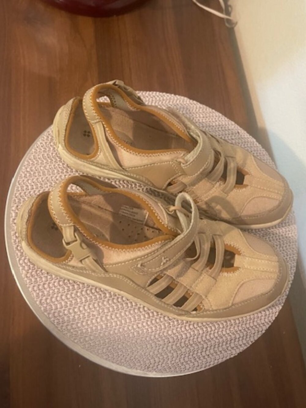 NATURALIZER Leather Beige Ivory Sport Shoes 7.5